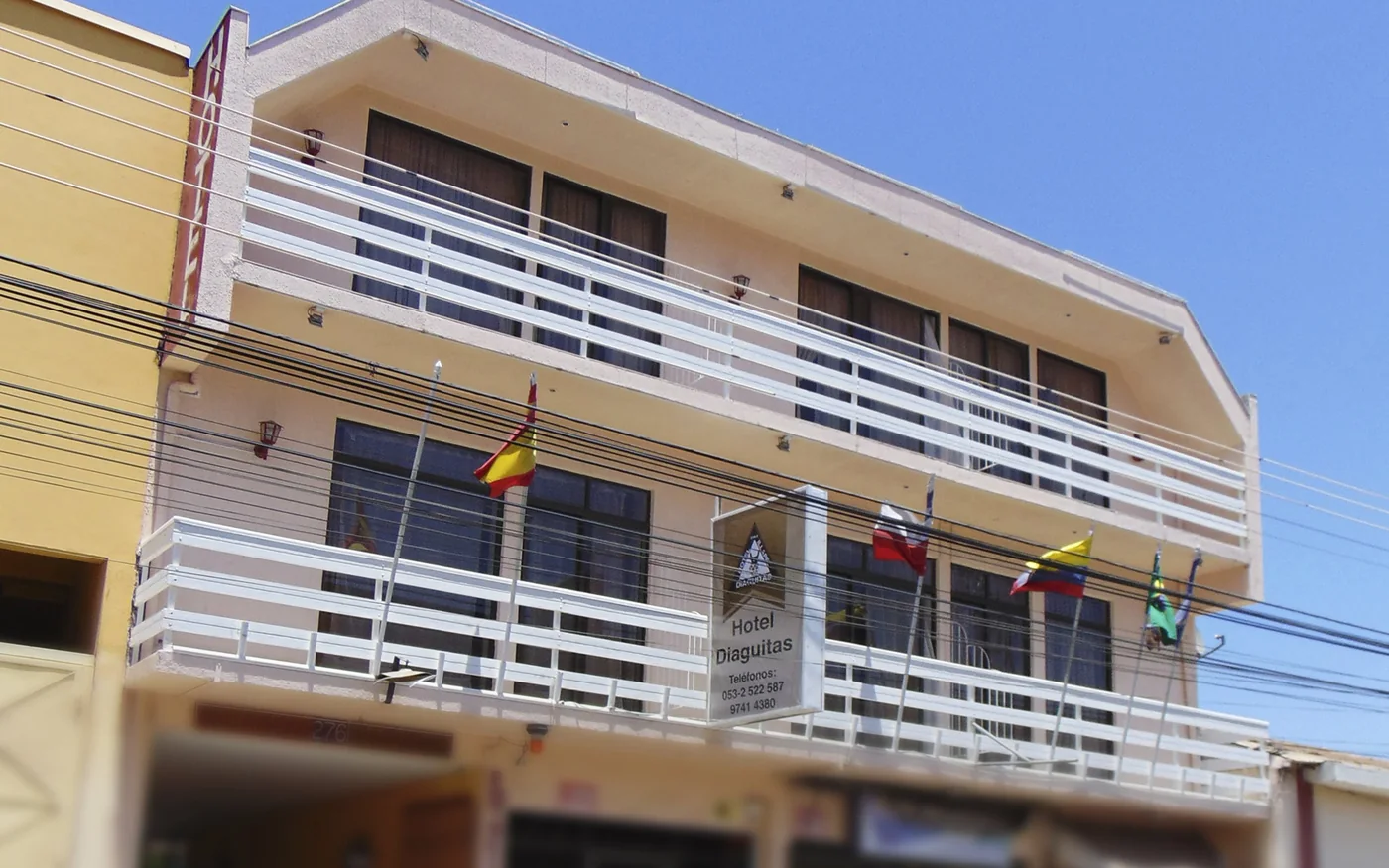 Fachada e instalaciones